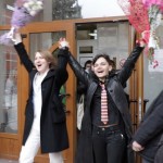 Síticias: Exposición colectiva de homenaje a Simone de Beauvior en Barcelona + Una pareja de mujeres rusas consiguen casarse burlando el sistema