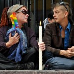 Una pareja de lesbianas lucha para que su hija pueda llevar los apellidos ambas en Ecuador + Violaciones correctivas para castigar o ‘curar’ lesbianas en Perú